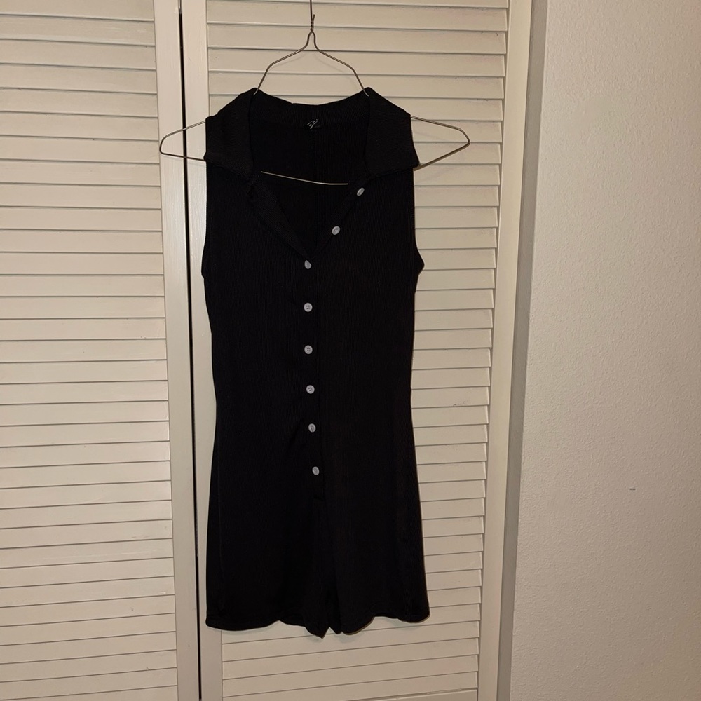 Black sleeveless Romper